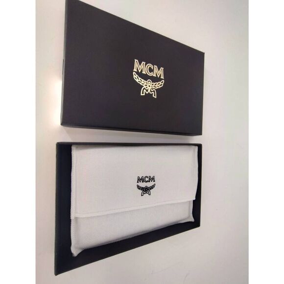 MCM LEATHER TWO COLOR PASSPORT WALLET WITH DUST COVER NEW IN BOX - Picture 9 of 12